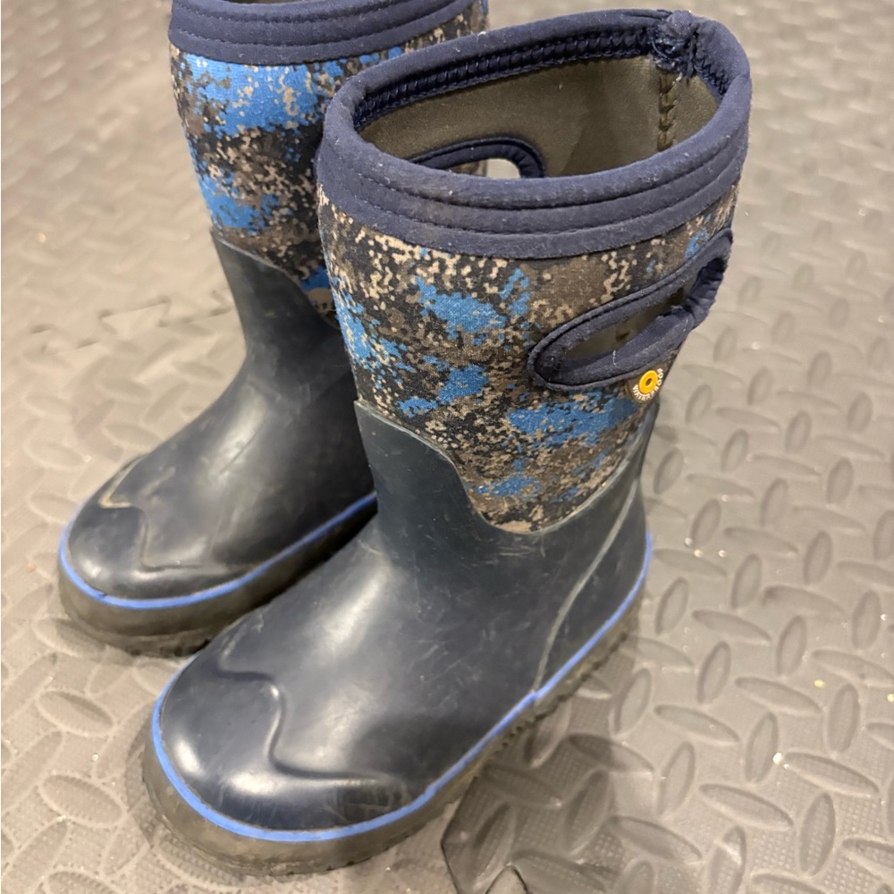 Bogs Kids Camo Blue and Black Rain Boots